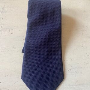 Dormeuil Paris 100% silk patterned men's neck tie Navy blue 3.75”x60”